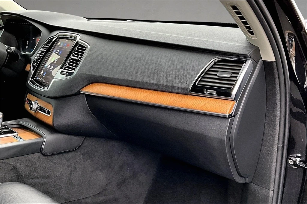 2024 Volvo - image 27