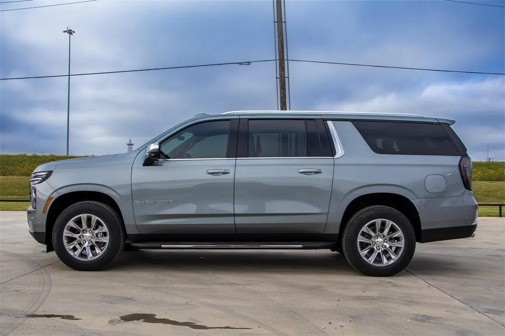 2026 Chevrolet Suburban Premier photo 4