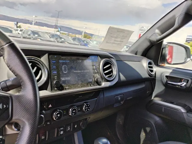 2018 Toyota Tacoma TRD Off-Road V6 photo 13