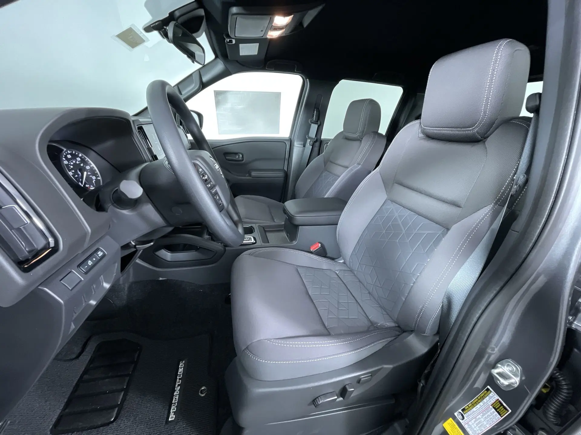 2026 Nissan Frontier Crew Cab SV photo 12