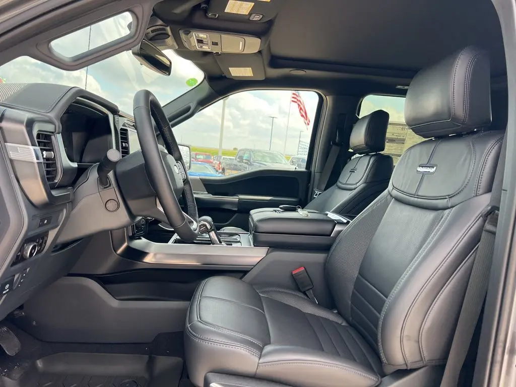 2025 Ford F-150 Platinum photo 8
