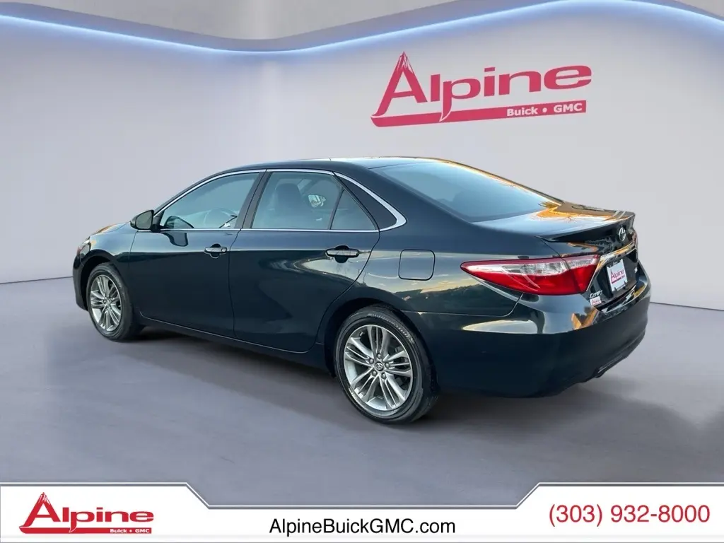 2016 Toyota Camry XLE photo 3