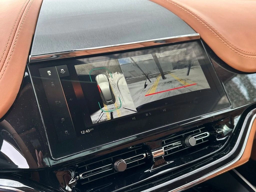 2026 Aston Martin DBX 707 - Photo 27