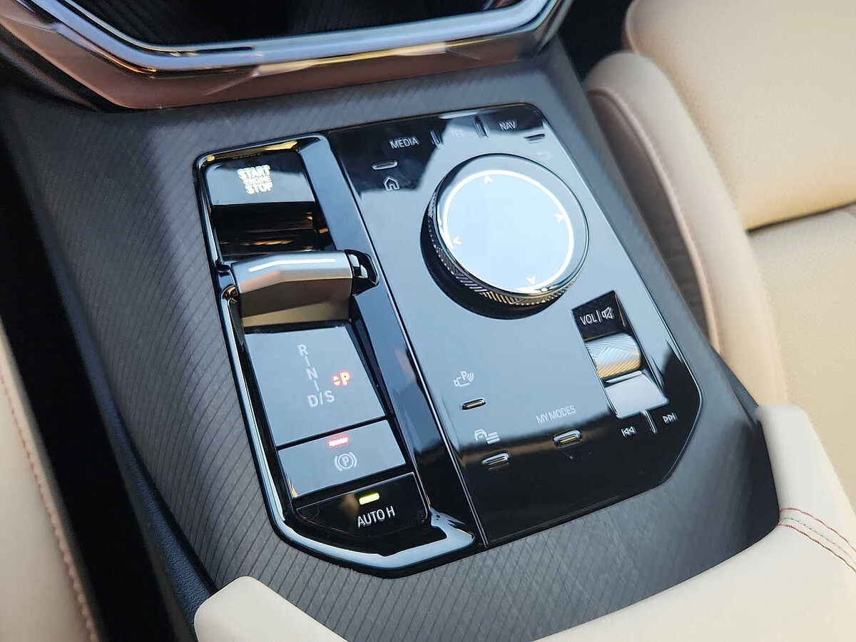 2026 BMW X3 30 - Photo 23