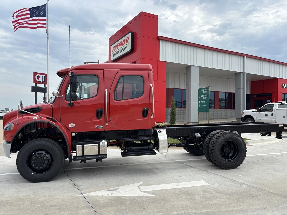 2027 Freightliner M2 106 — photo 3