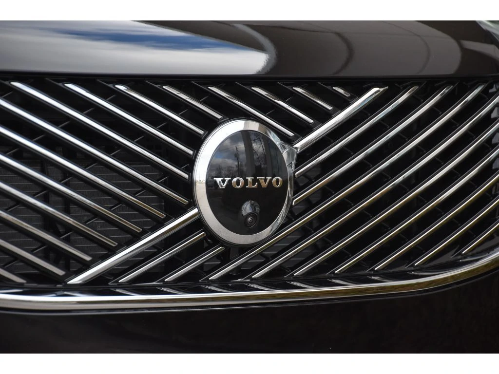 2026 Volvo - image 7