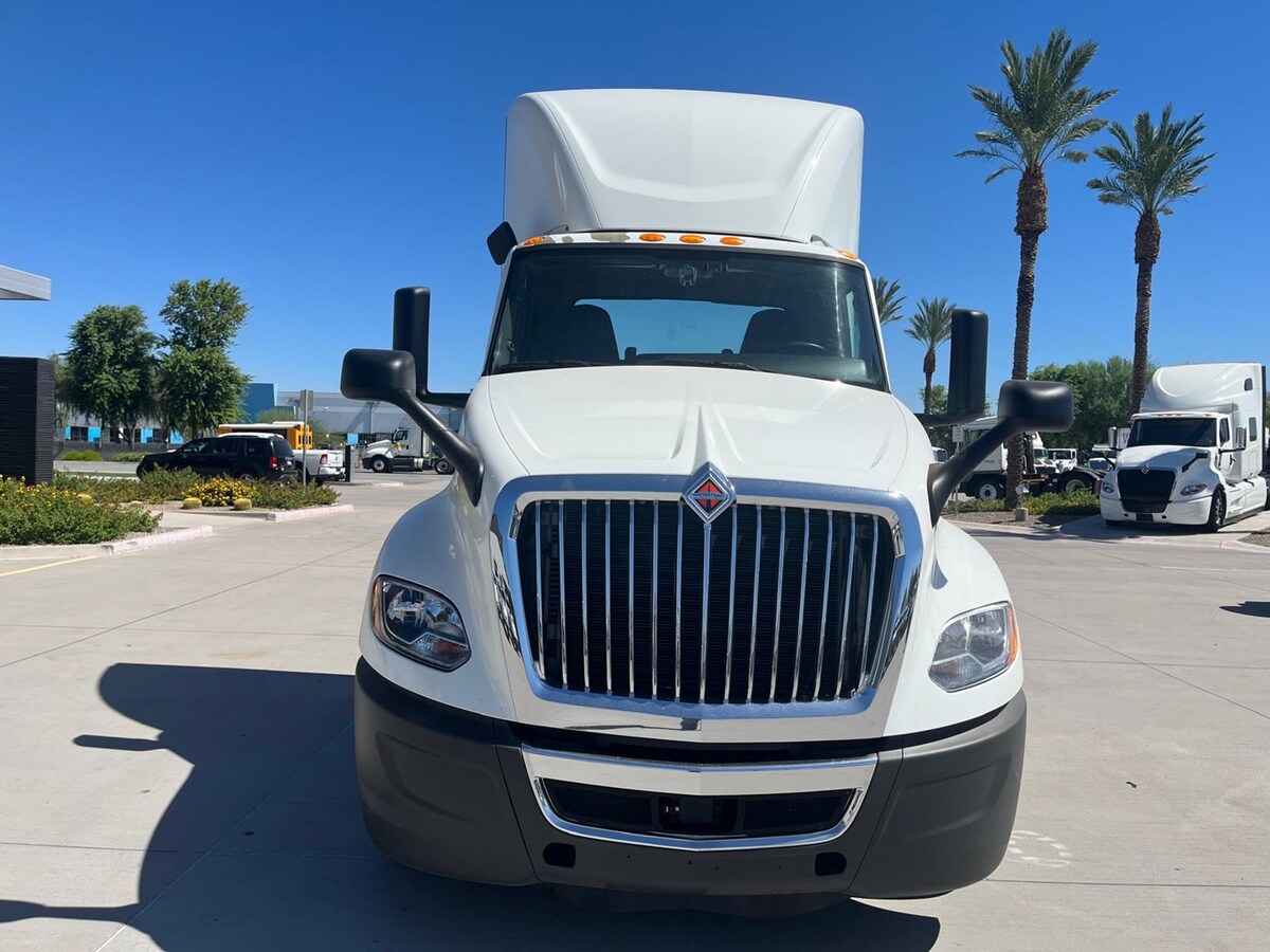 2022 International LT in Phoenix, AZ — photo 8