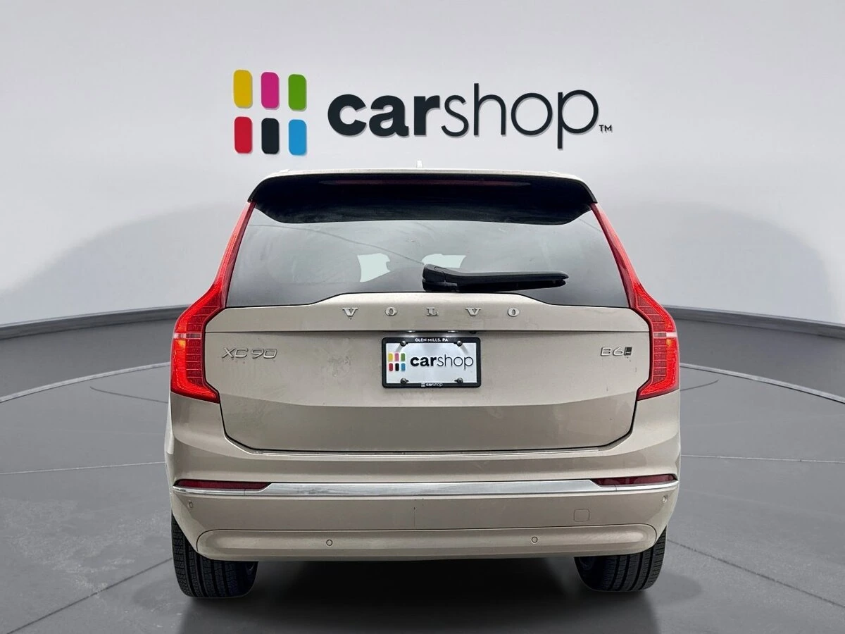 2023 Volvo - image 4