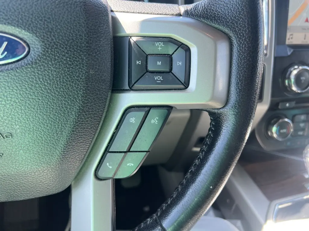 2016 Ford F-150 Lariat photo 18