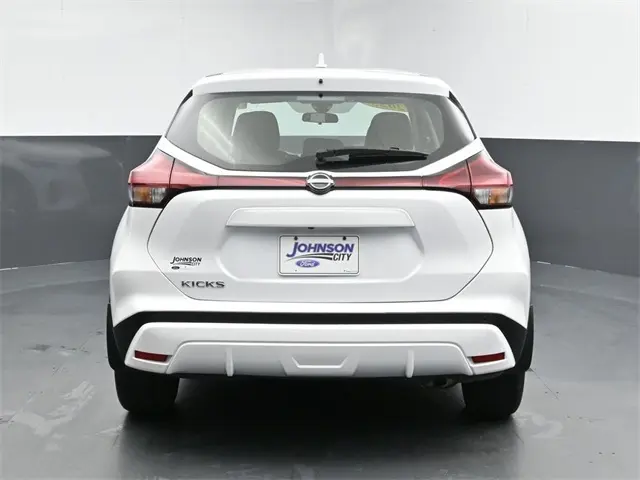 2023 Nissan Kicks S photo 7