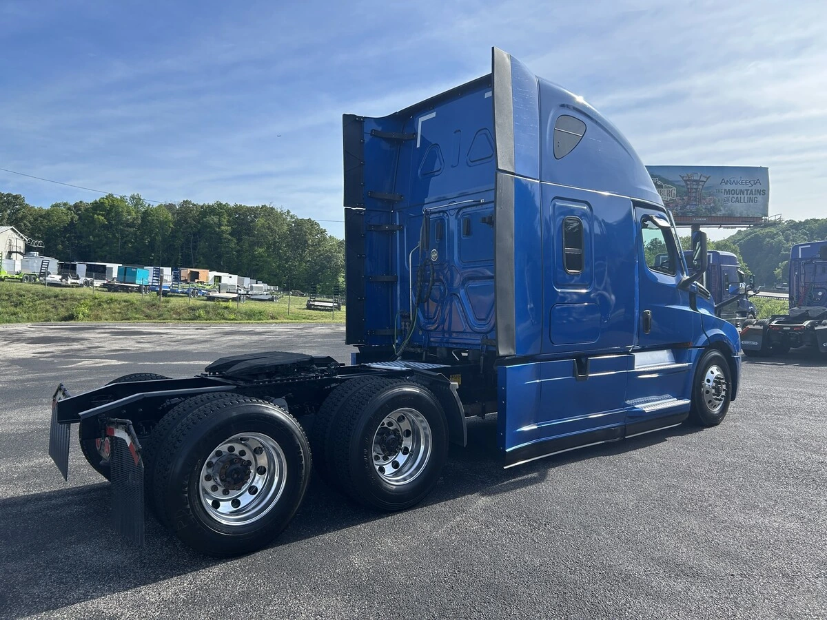 2022 Freightliner Cascadia — photo 5