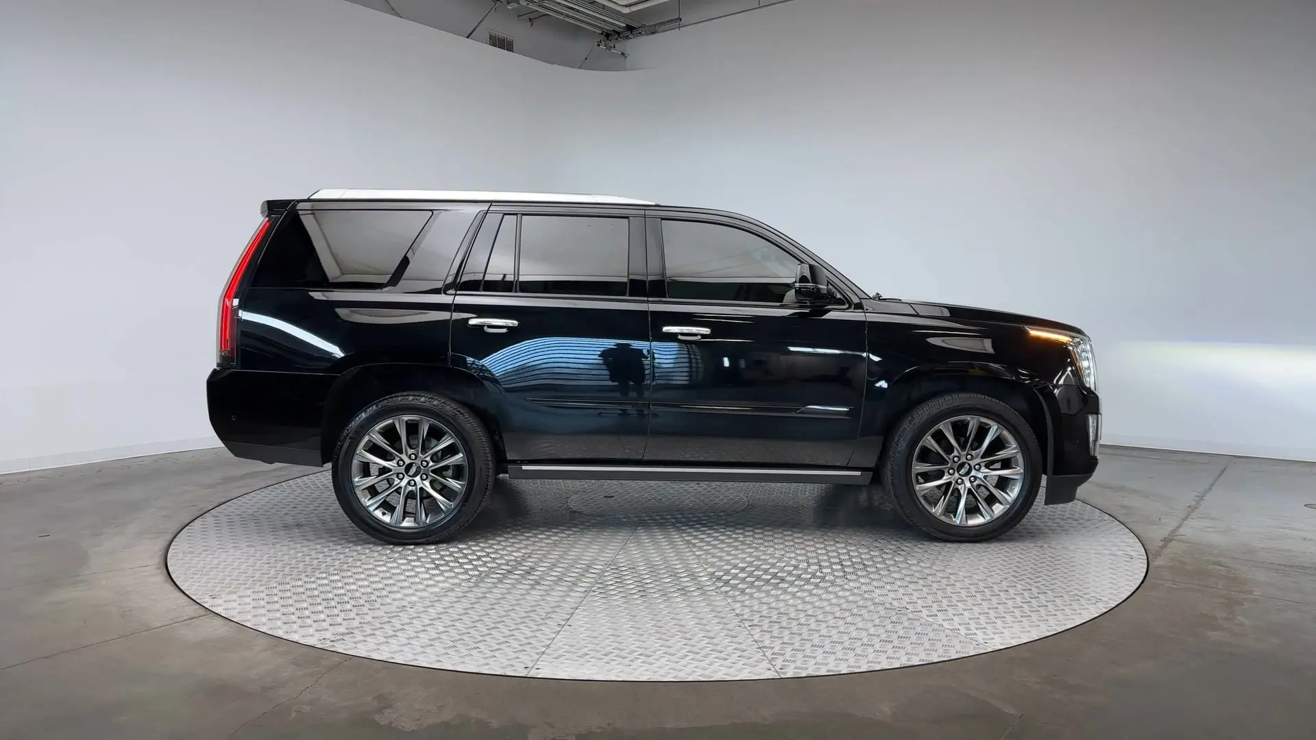 Used 2020 Cadillac Escalade Platinum with VIN 1GYS4DKJ4LR252337 for sale in Highlands Ranch, CO