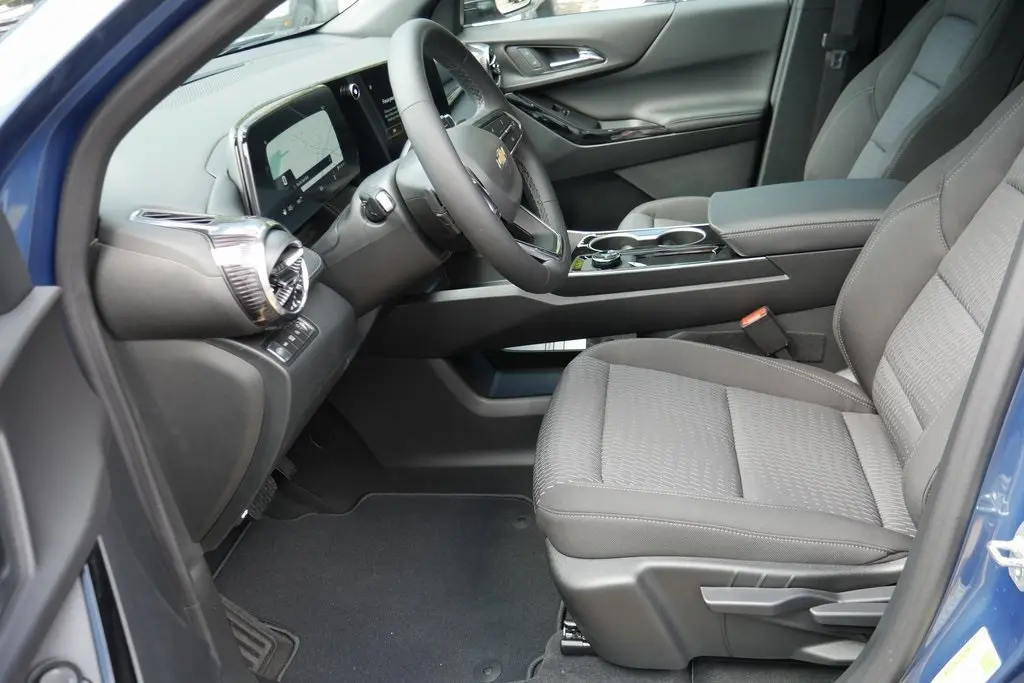 2026 Chevrolet Equinox LT photo 7
