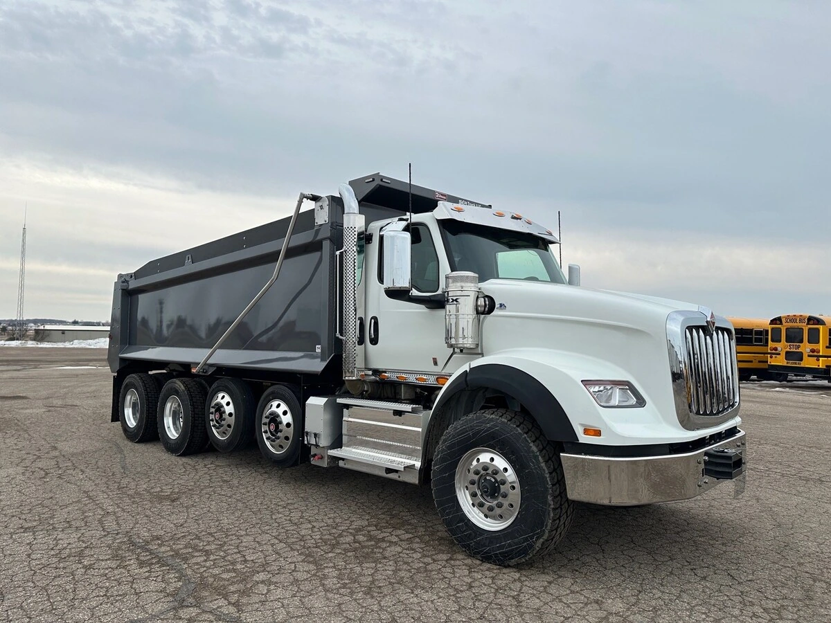 2025 International HX - image 2