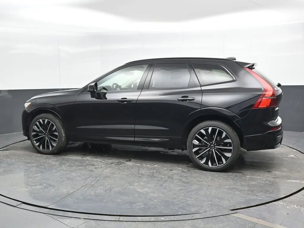 2026 Volvo - image 7