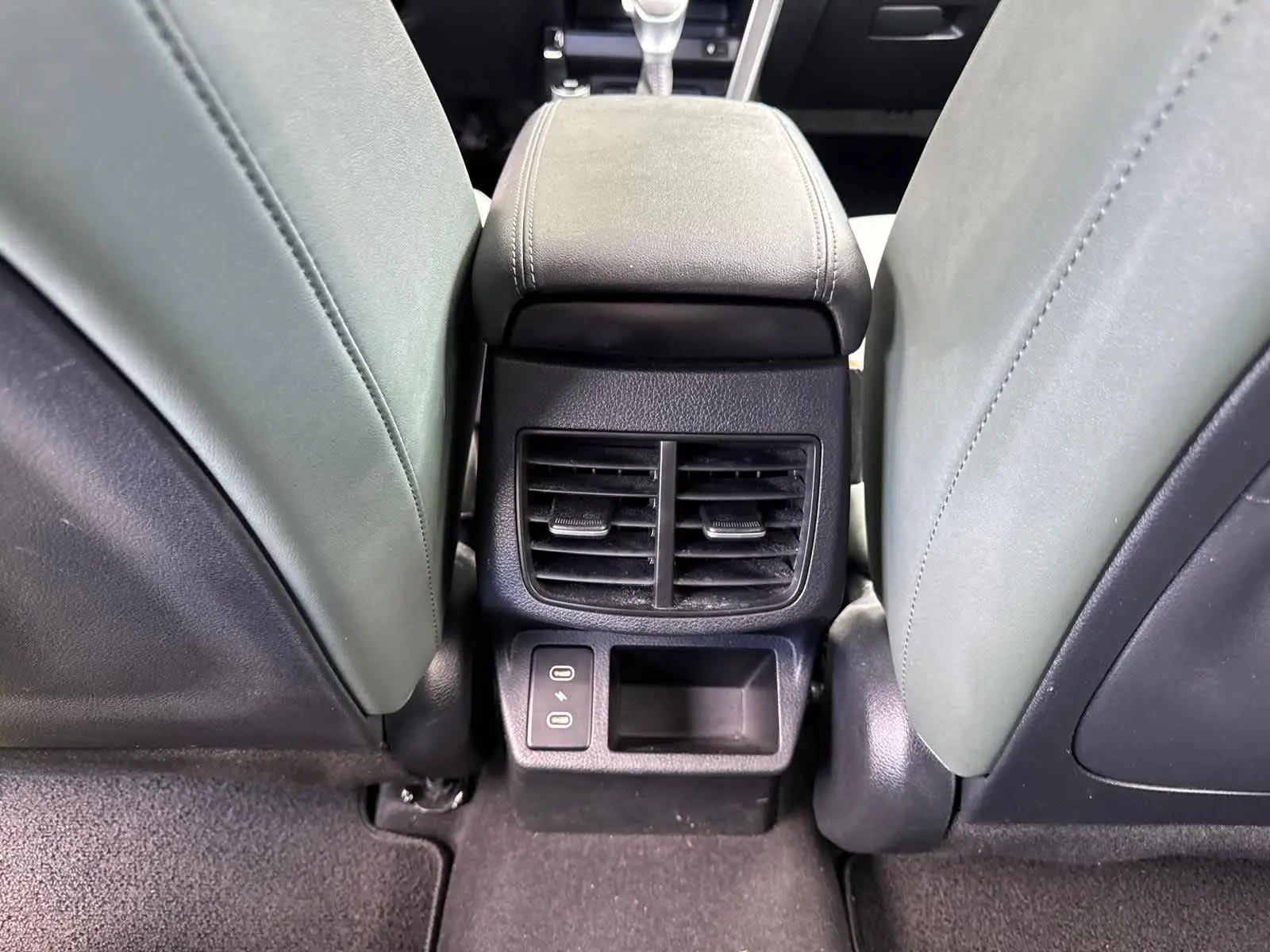 2024 Kia Seltos SX photo 28