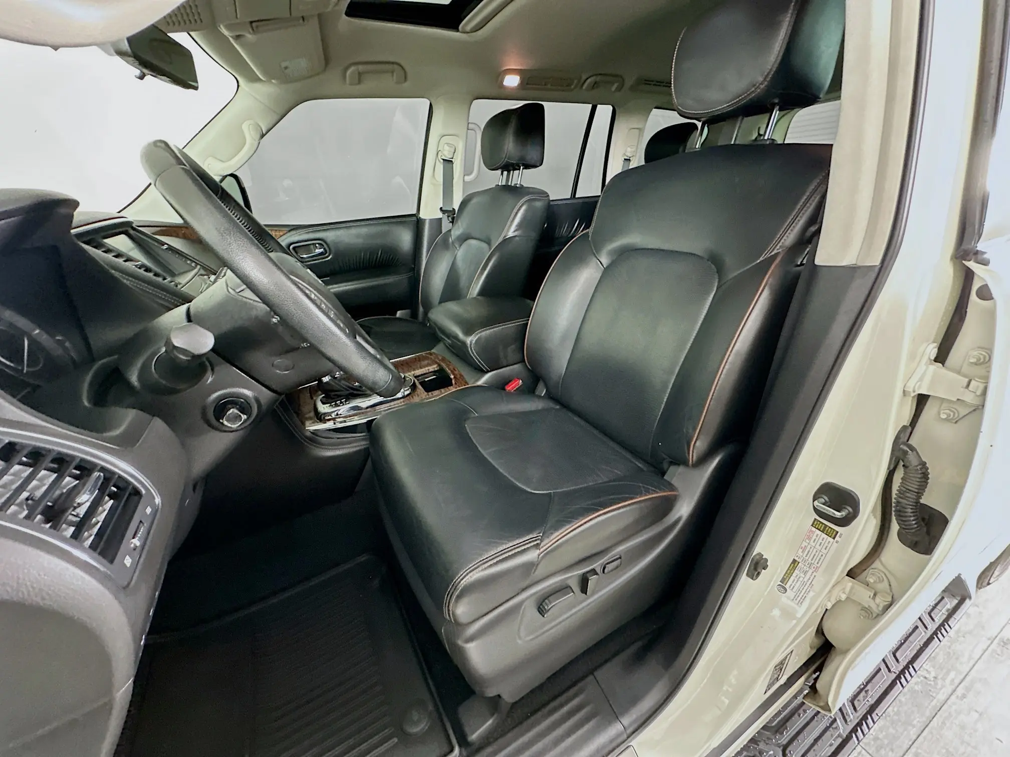 2020 Nissan Armada Platinum photo 21