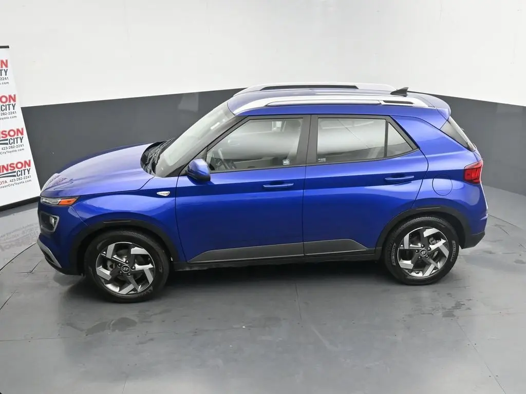 2021 Hyundai Venue SEL photo 31