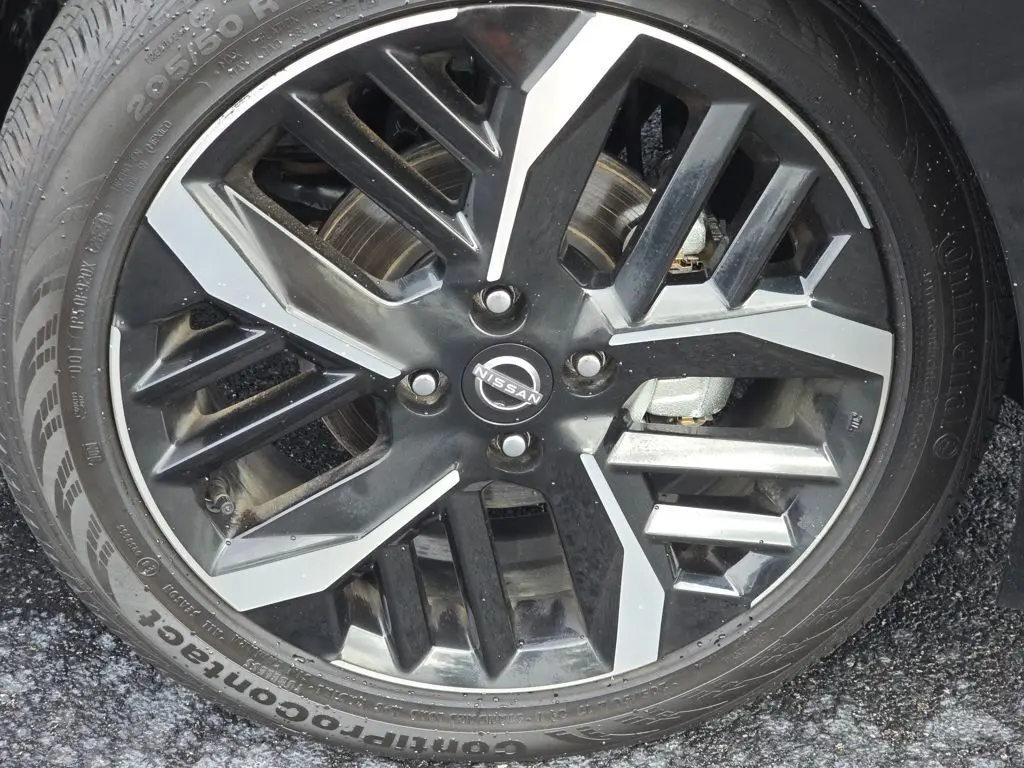 2024 Nissan Versa 1.6 SR photo 2