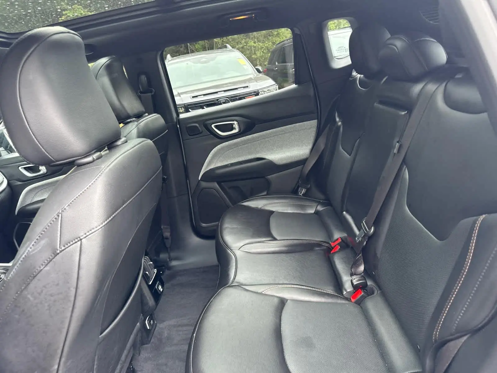 2023 Jeep Compass Latitude Lux photo 30