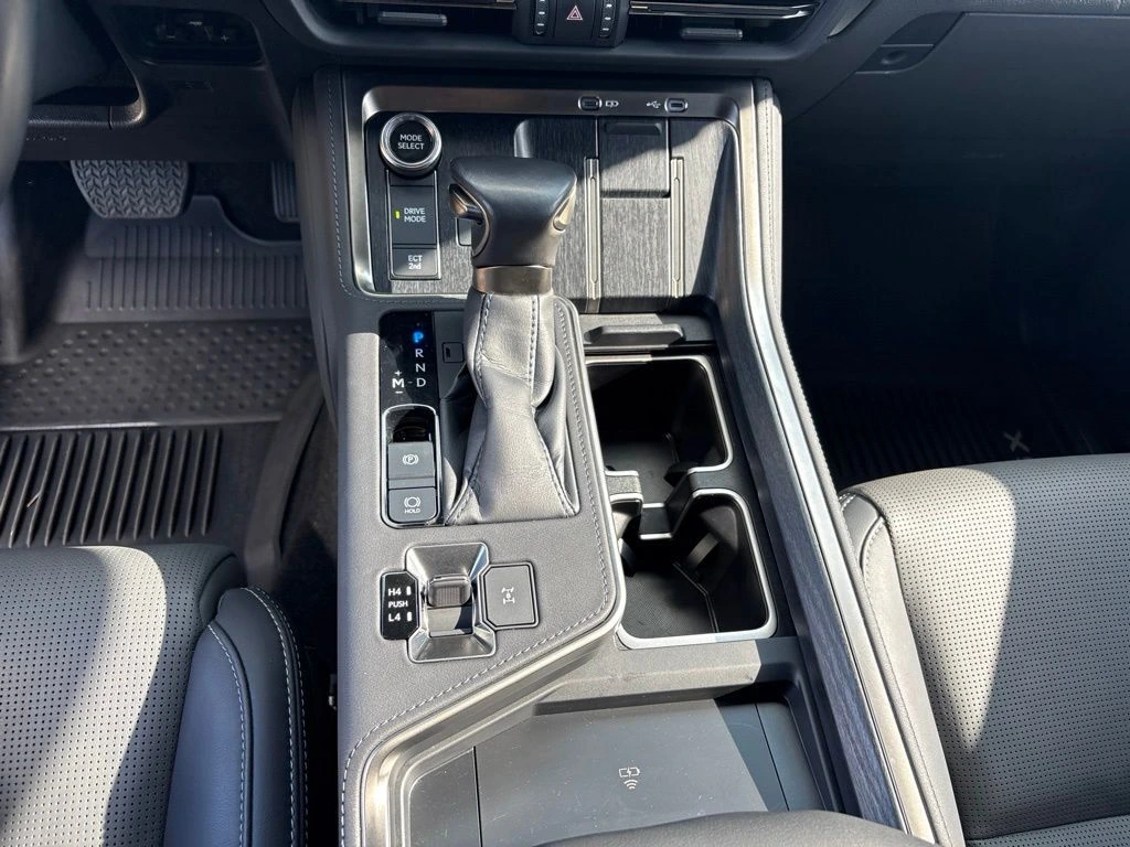 2024 Lexus GX Luxury - Photo 16