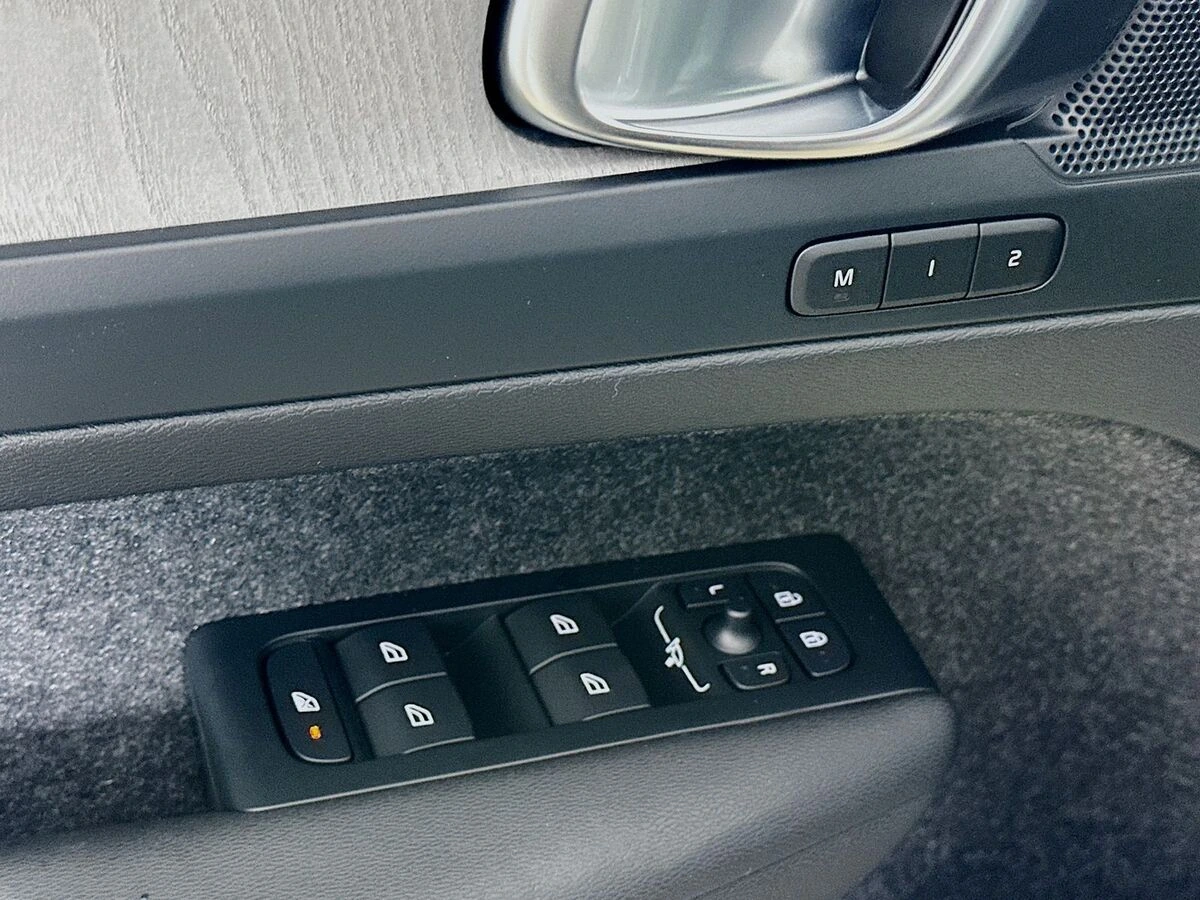 2026 Volvo XC40 Plus - Photo 17