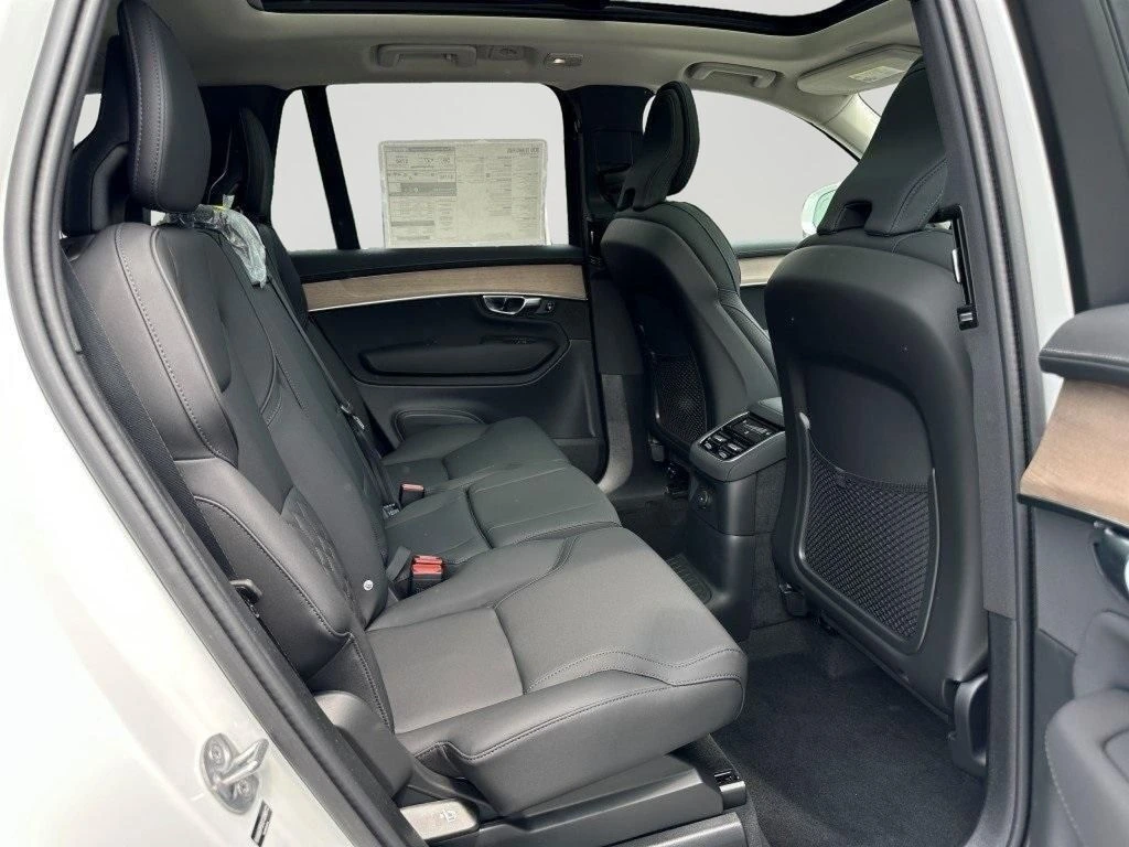 2025 Volvo - image 12
