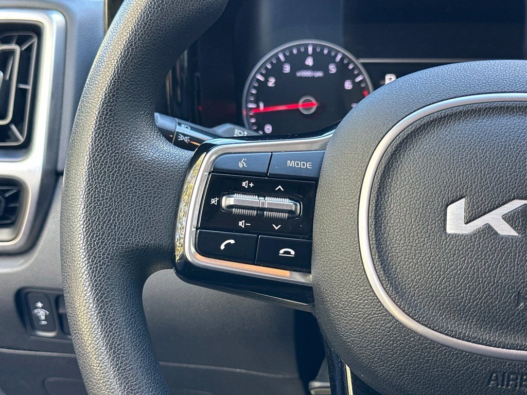 2022 Kia Sorento LX - Photo 41