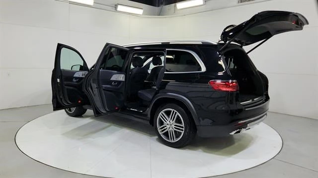 2026 Mercedes-Benz GLS 12