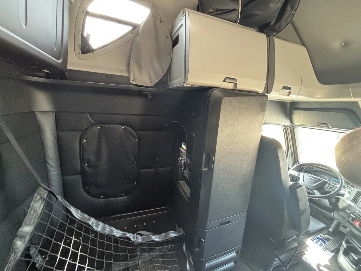 2027 Freightliner Cascadia - image 15