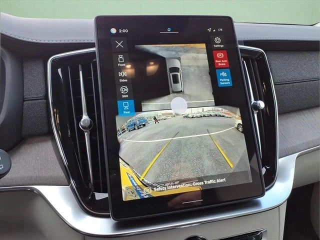 2026 Volvo - image 20