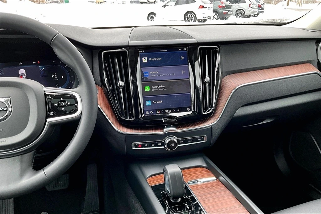 2023 Volvo - image 9