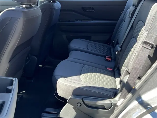 2025 Nissan Pathfinder SV photo 19