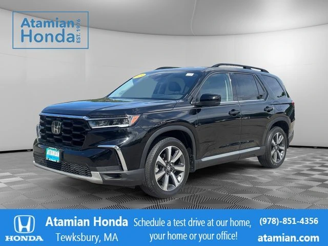 2023 Honda Pilot Touring AWD's photo