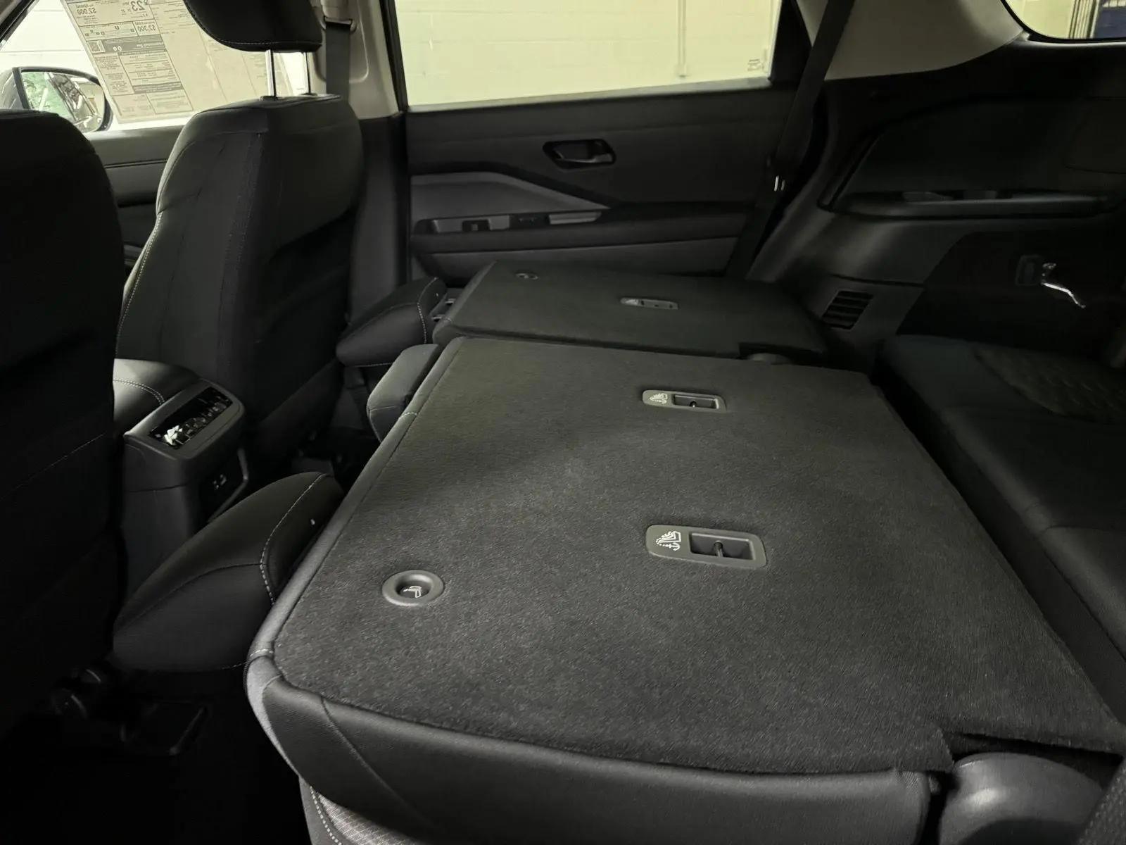 2025 Nissan Pathfinder SV photo 25