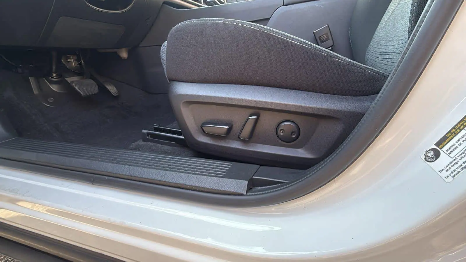 2023 Nissan Rogue SV photo 11