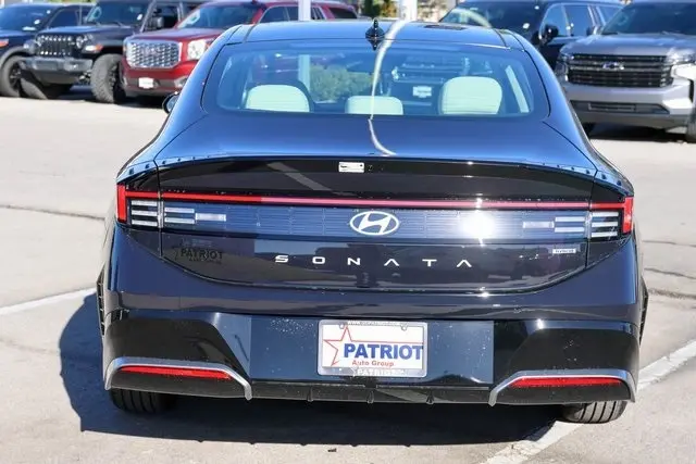 2026 Hyundai Sonata Hybrid SEL photo 4