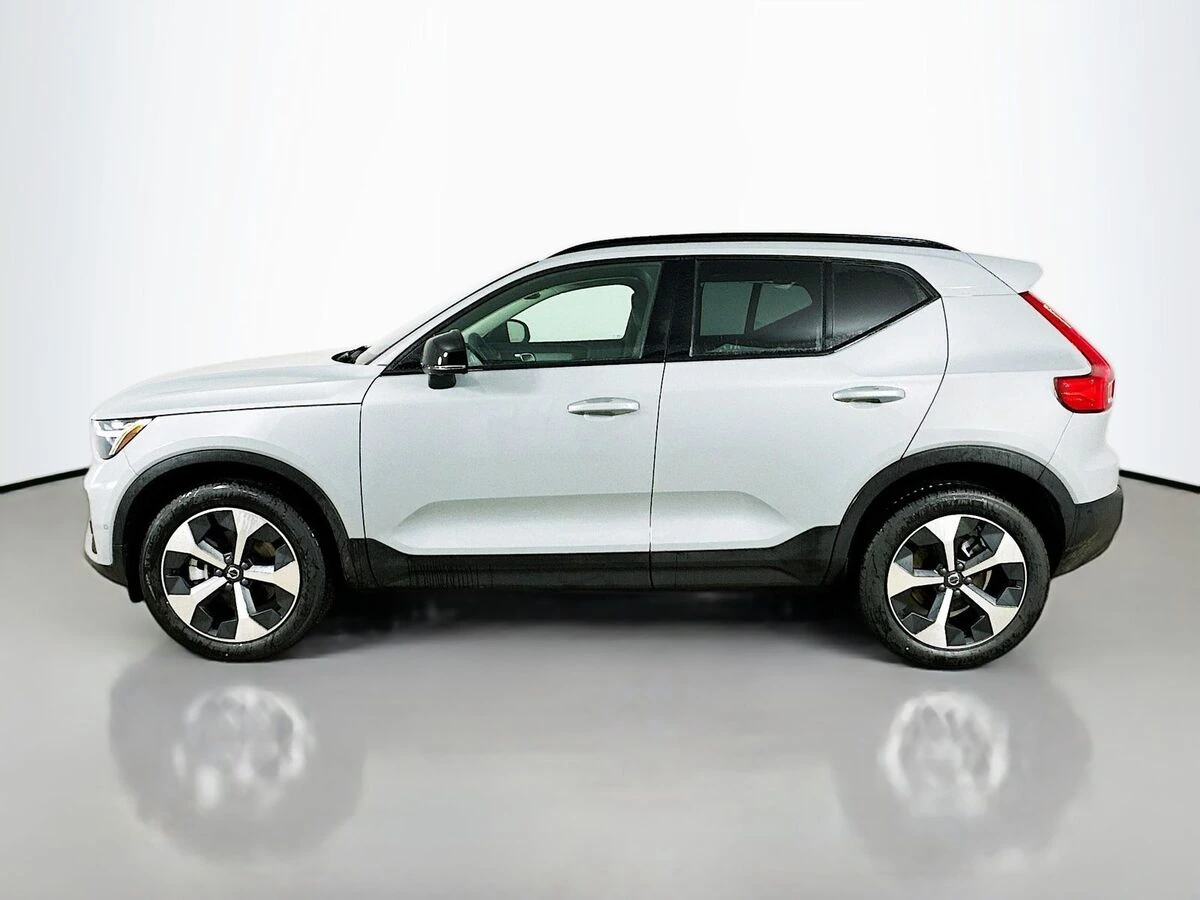 2026 Volvo XC40 Plus - Photo 8