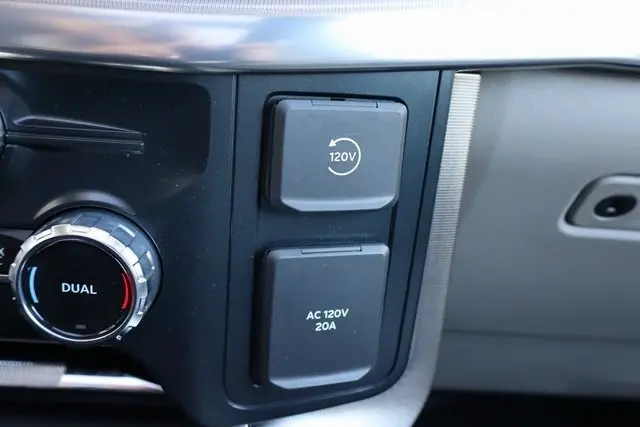 2025 Ford F-150 Platinum photo 33