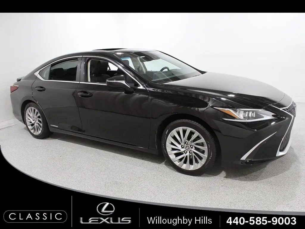 2022 Lexus ES Hybrid 300h Luxury's photo