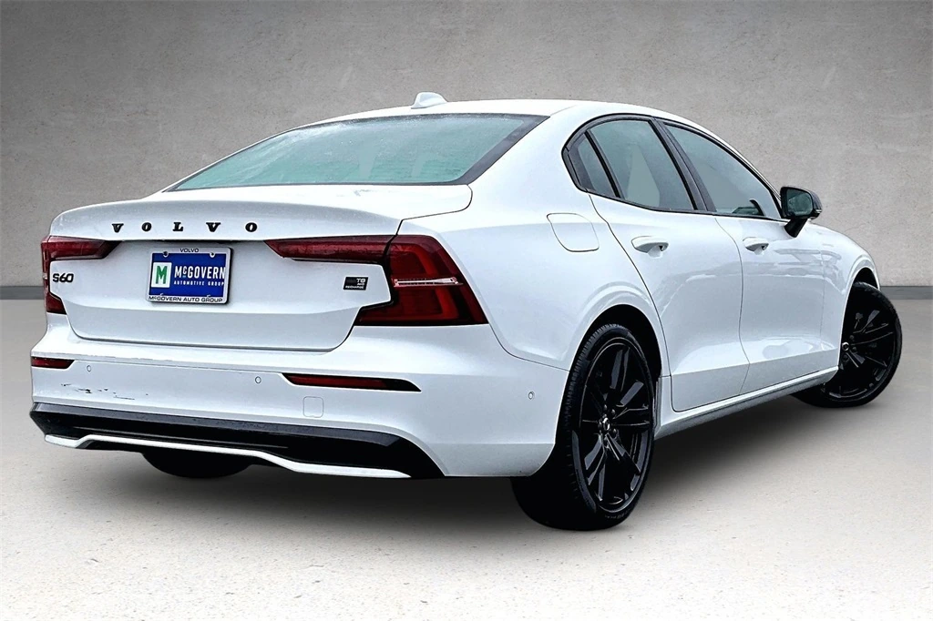 2023 Volvo - image 6