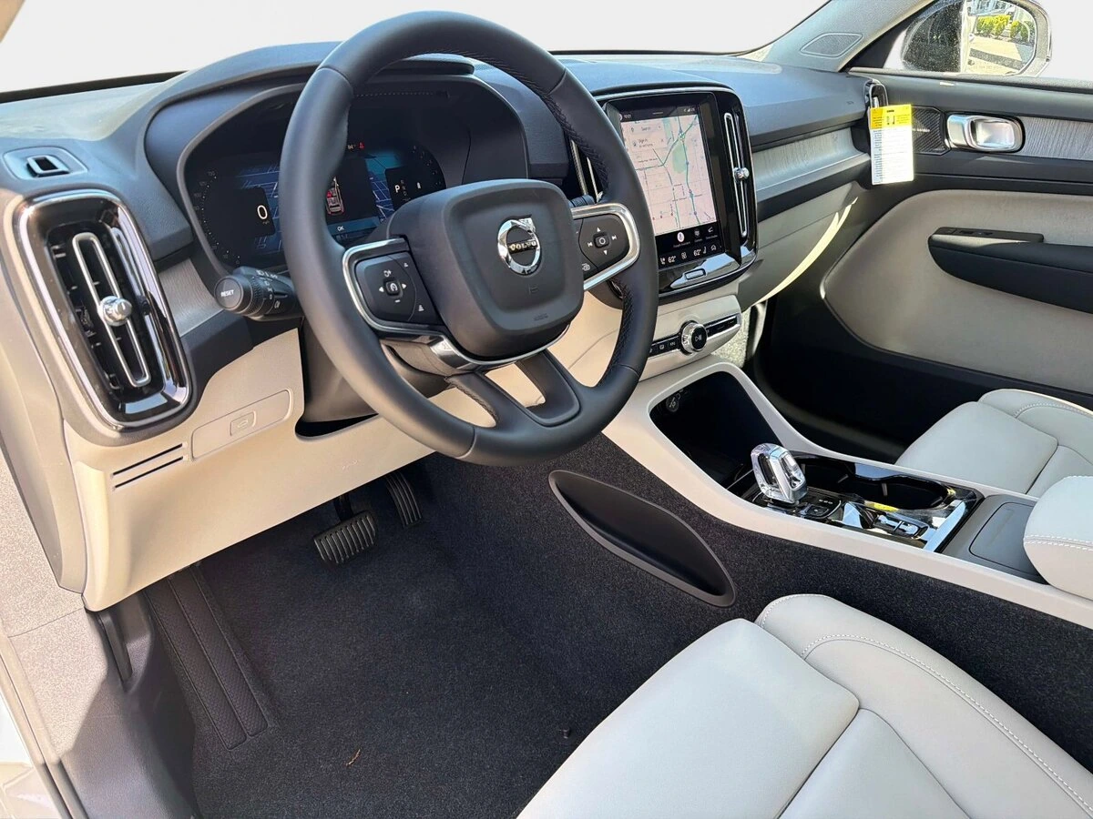 2026 Volvo - image 19