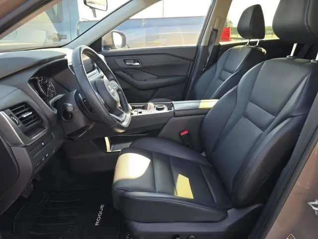 2024 Nissan Rogue SV photo 3