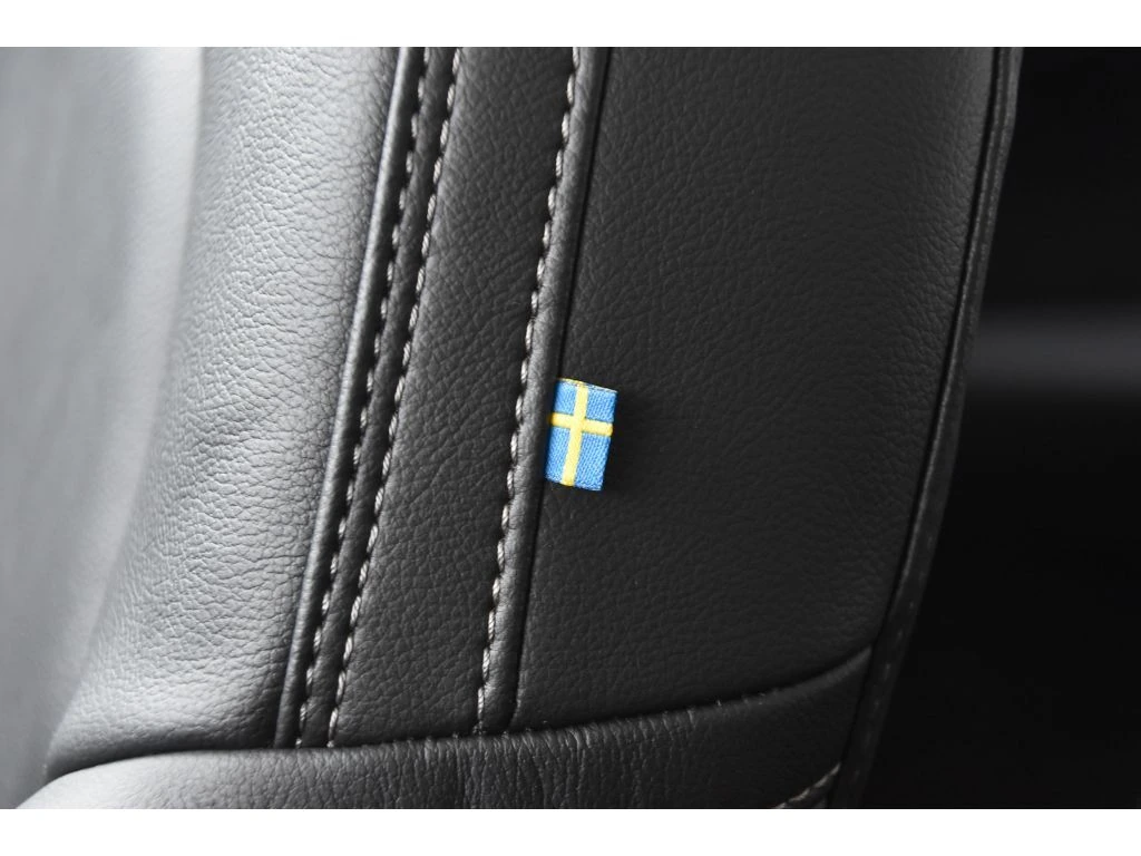 2026 Volvo - image 39