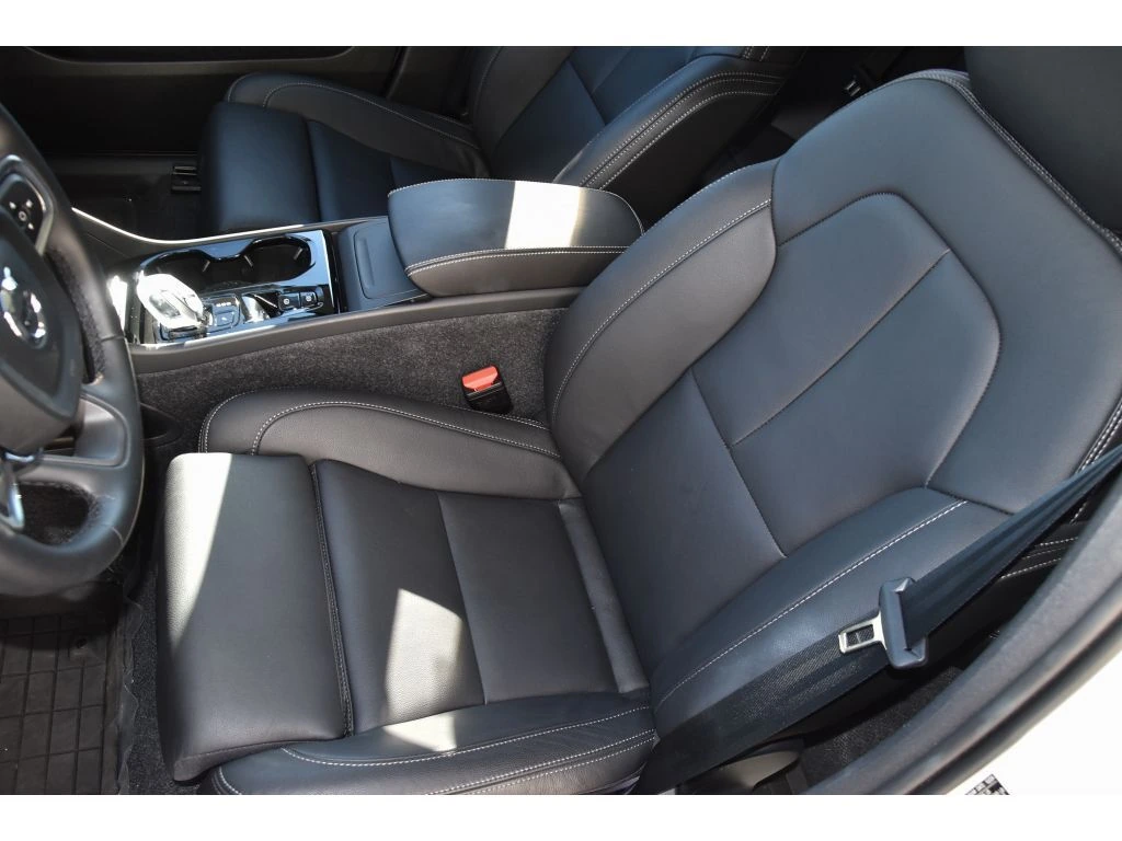 2025 Volvo - image 14