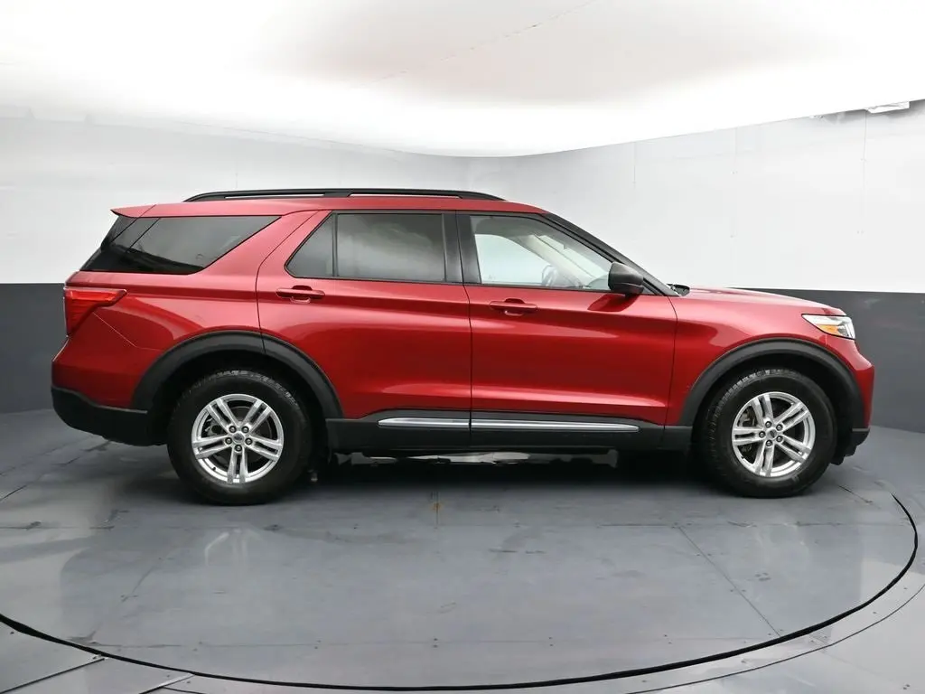 2020 Ford Explorer XLT photo 9