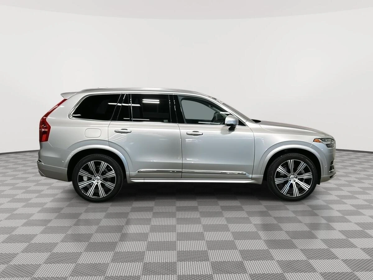 2021 Volvo - image 16