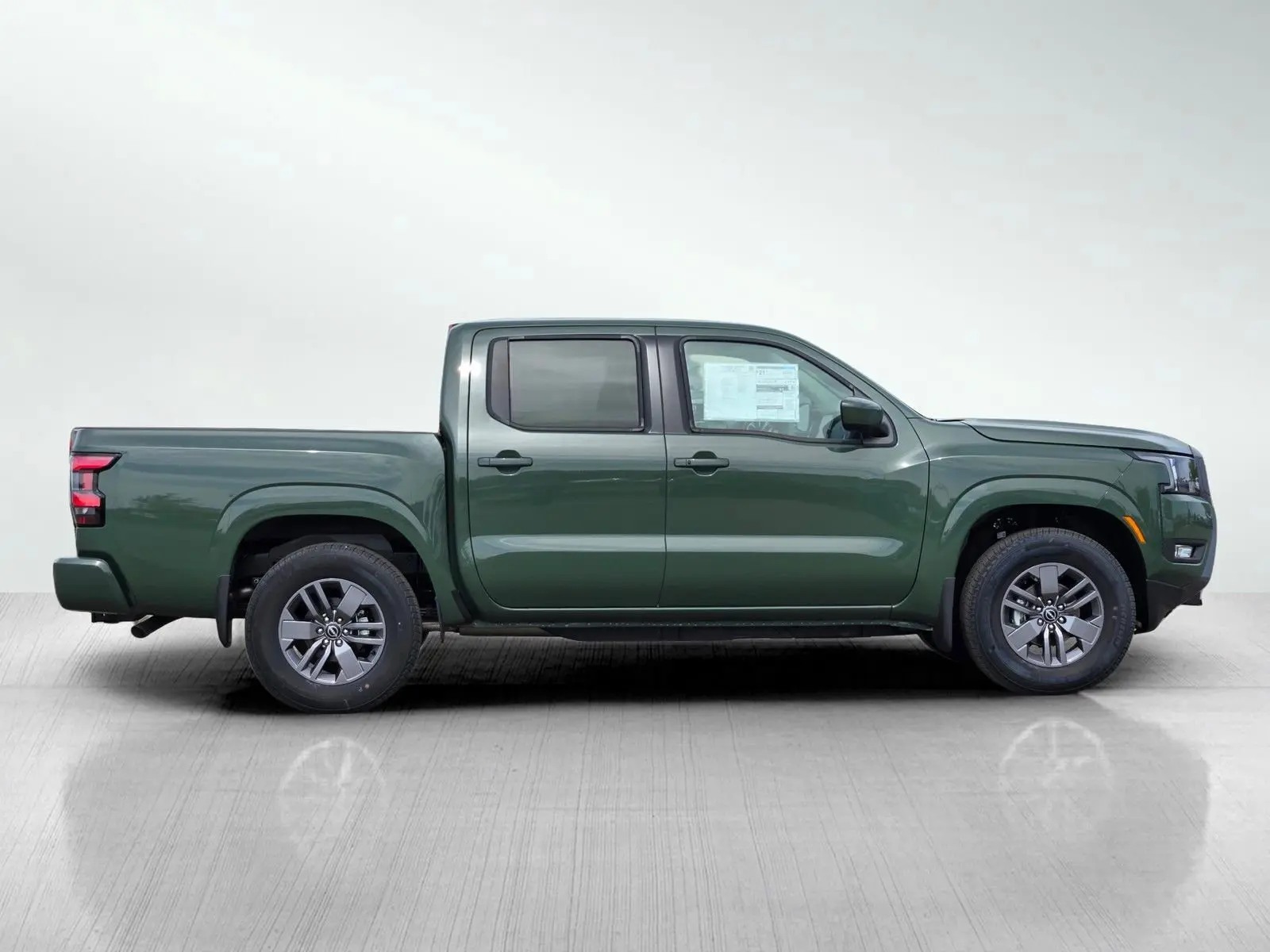 2025 Nissan Frontier Crew Cab SV photo 3