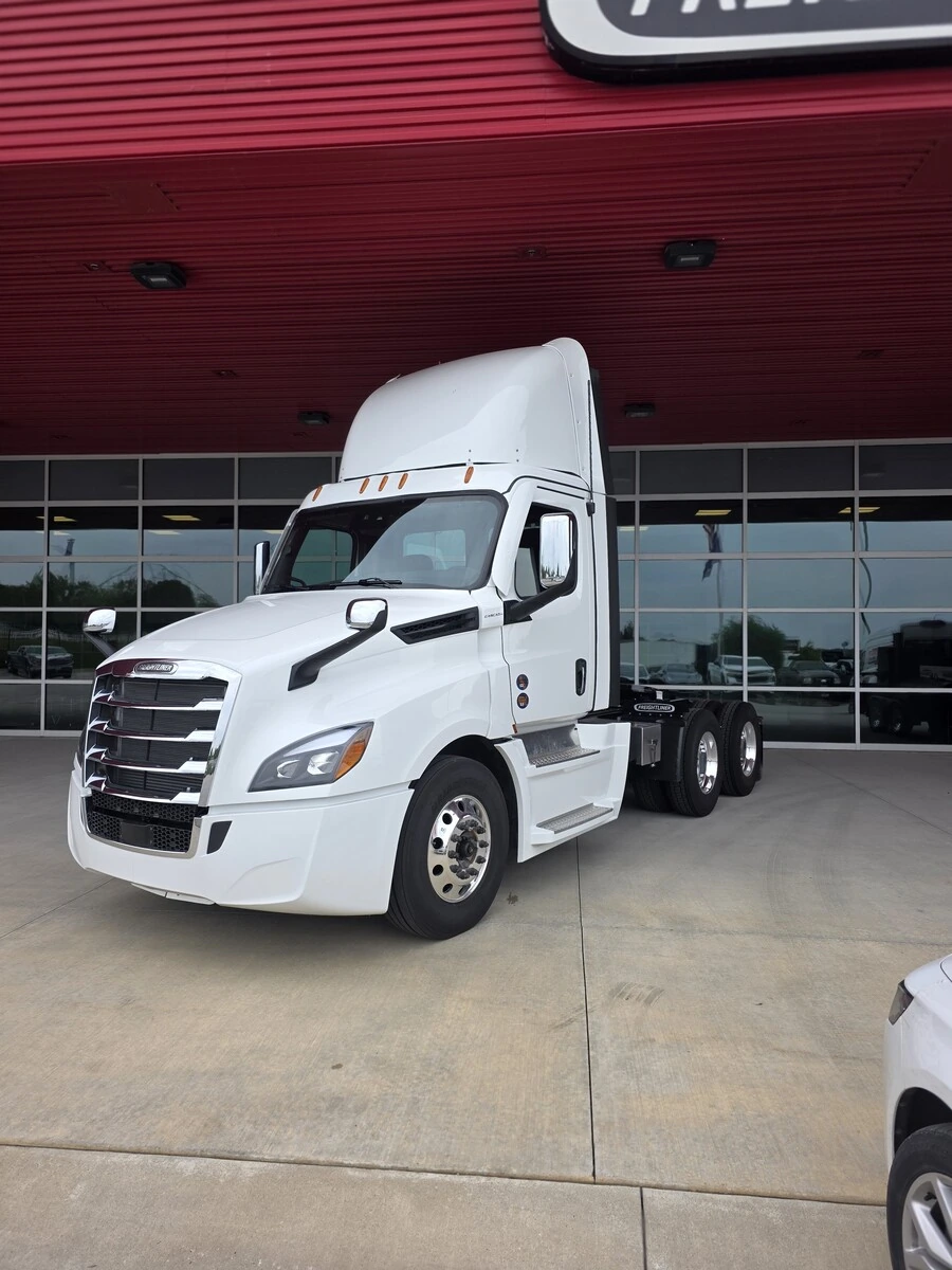 2027 Freightliner Cascadia