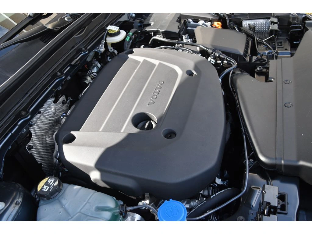 2026 Volvo - image 23